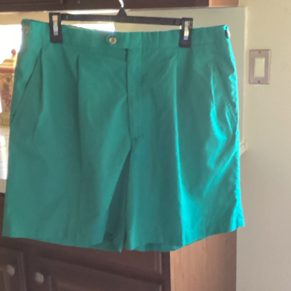 Men’s size 38 green Par Four golf shorts with expandable waist